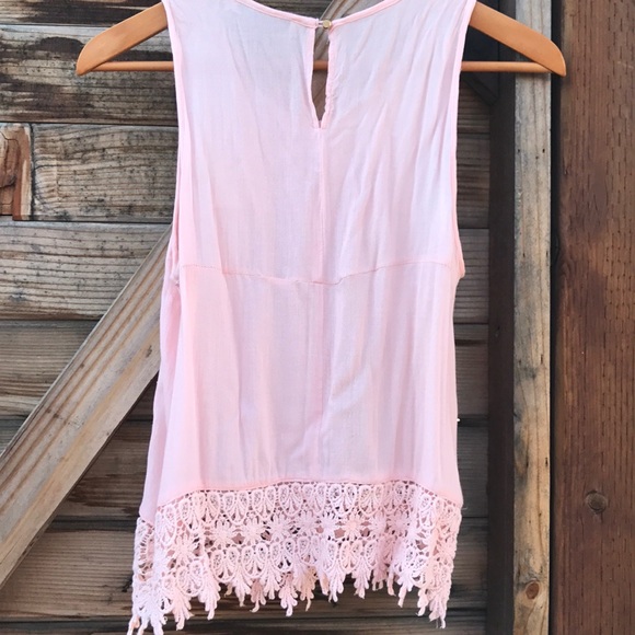 Sleeveless pink blouse - Picture 3 of 3